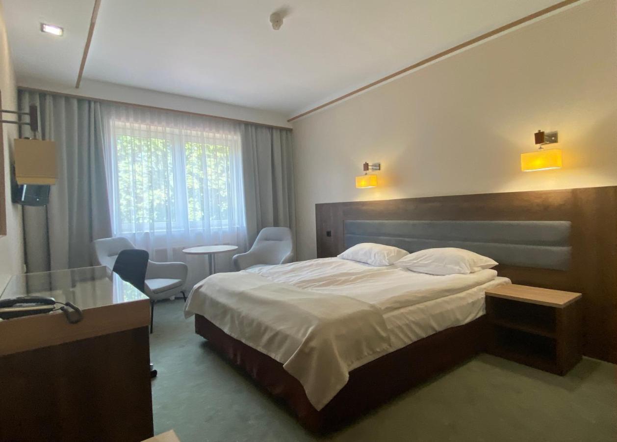 Hotel Ambasador Chojny Łódź Eksteriør billede