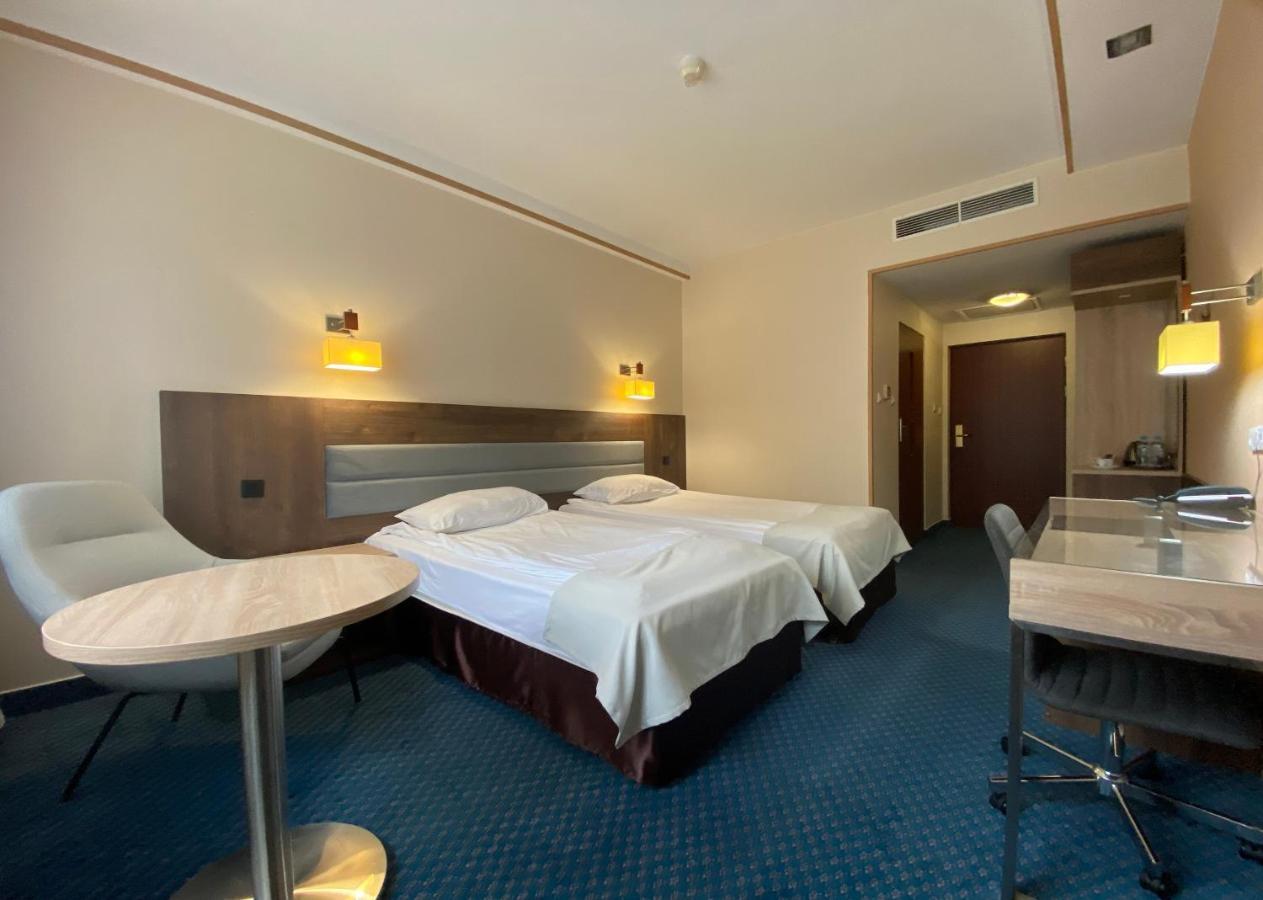 Hotel Ambasador Chojny Łódź Eksteriør billede